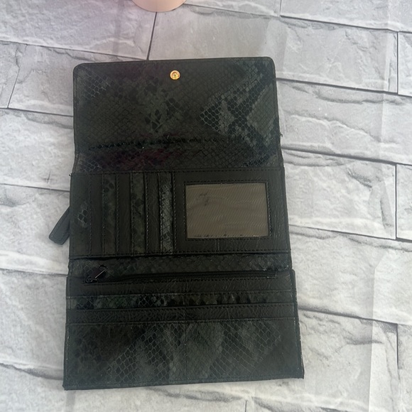 Kenneth Cole Reaction trifold wallet vegan leather - Picture 3 of 6